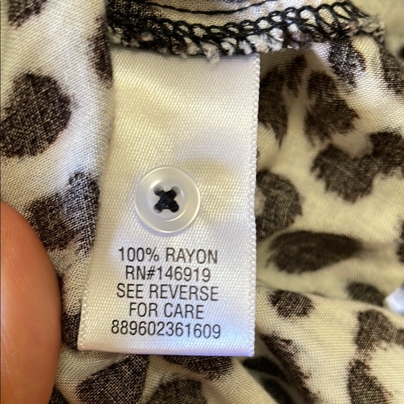 Candie's Black and White Ruched Collar Top - Picture 5 of 6